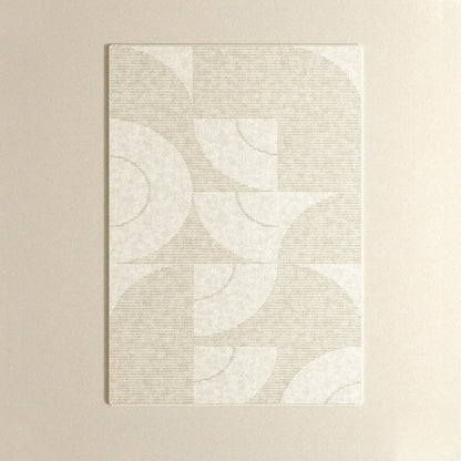 Beiger Teppich mit geometrischem Muster – Moderner, minimalistischer Teppich für Zuhause