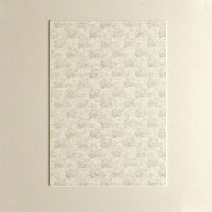 Beiger Teppich mit geometrischem Muster – Moderner, minimalistischer Teppich für Zuhause